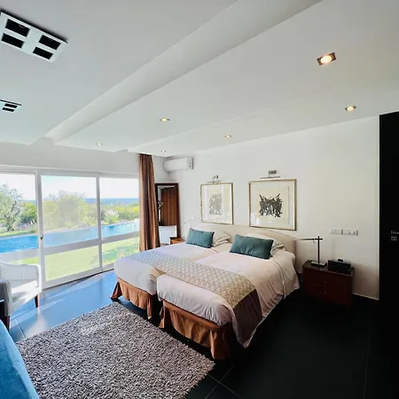 Casa Do Lago, Infinity Pool, Mountains & Sea View إيستوا