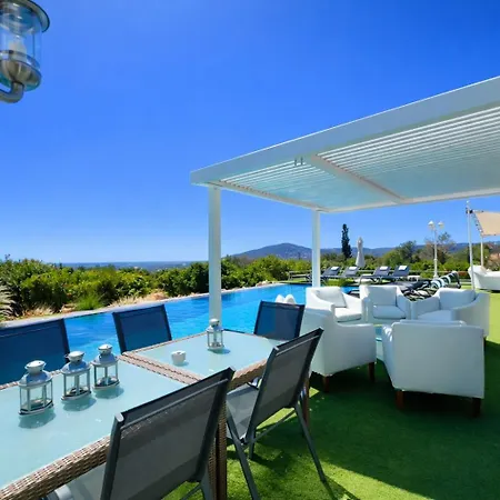 Casa Do Lago, Infinity Pool, Mountains & Sea View Villa *